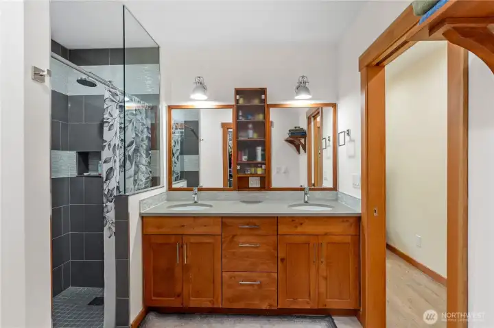 Double primary vanity