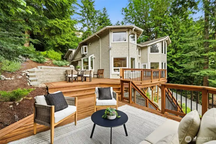 2 viewing decks in your own oasis