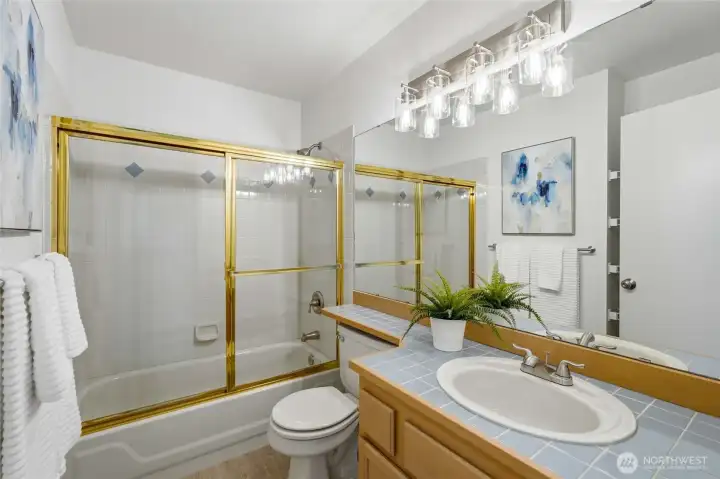 Full upstairs bath conveniently located near the second bedroom and loft.