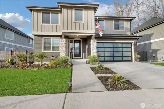 Nice exterior colors.  Good parking in driveway.