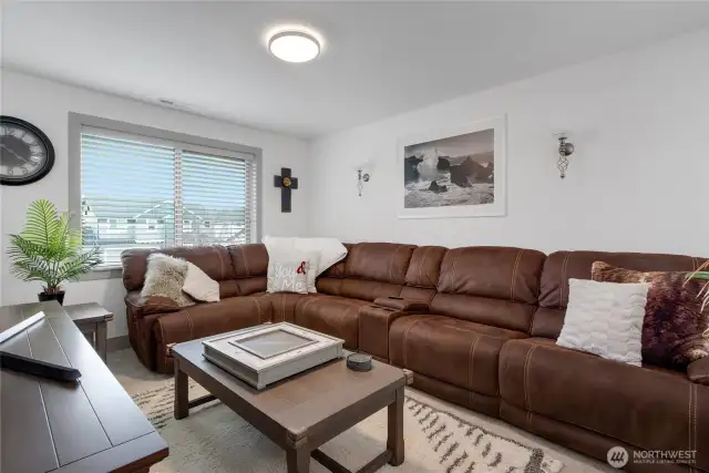 Nice bonus loft upstairs!