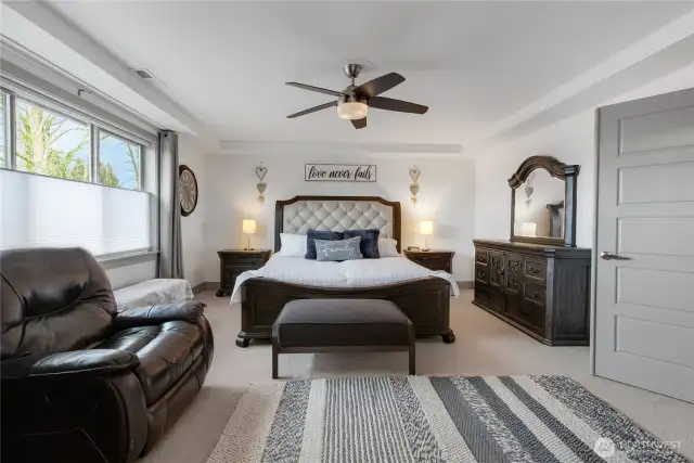Spacious primary bedroom.