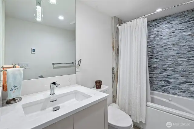 2nd bedroom ensuite.