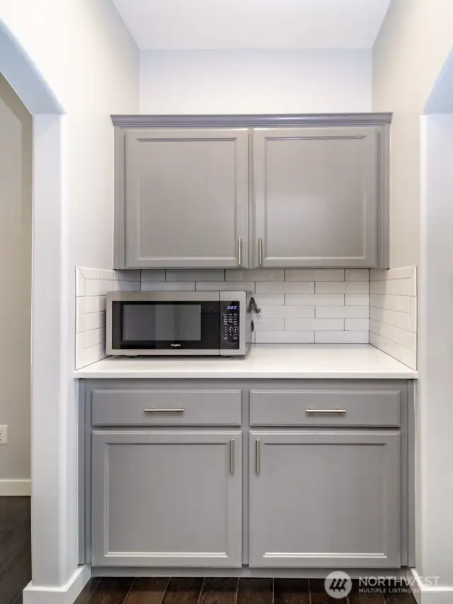 Additional space in the butlers pantry