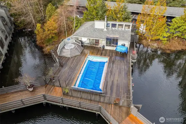 Enjoy the outdoor pool, hot tub, sauna and clubhouse