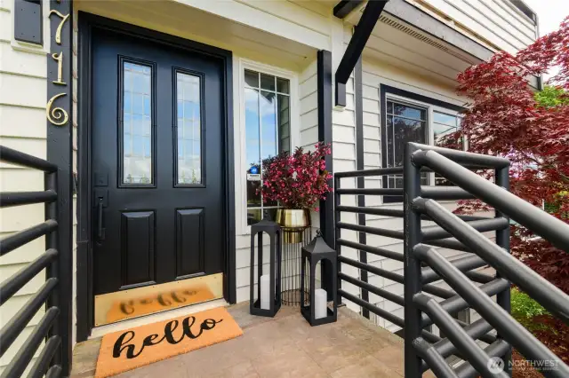Welcome! Located in a prime West Seattle location—just minutes to the Junction, Solstice Park, and a short 15-minute commute to downtown Seattle. Walk two blocks and enjoy all Lincoln Park has to offer!