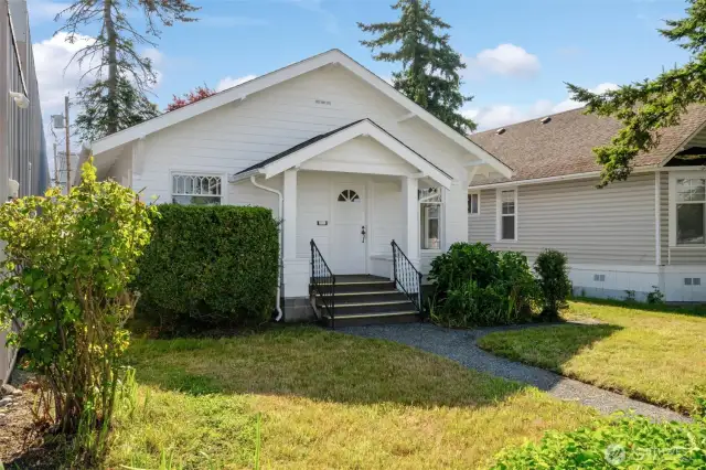 Property to the south is for sale as well (different owner) so great possibilities to own both if looking for an investment.
