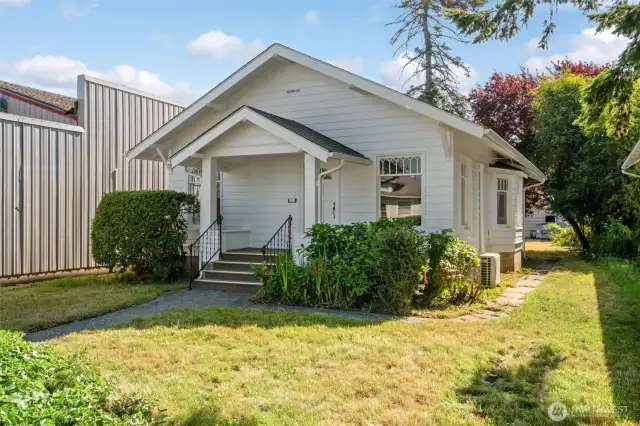 Great location for a business or live/work opportunity.
