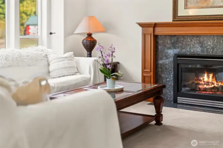 The perfect spot for a cup of coffee or an evening cocktail by the fire!