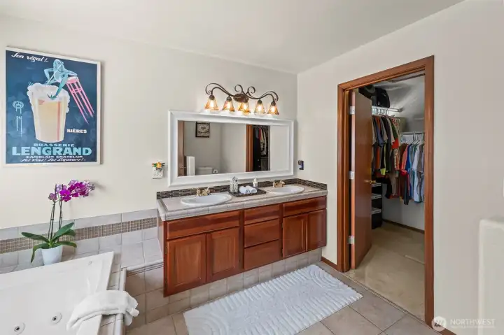 5 Piece primary bath with very large walk in closet.