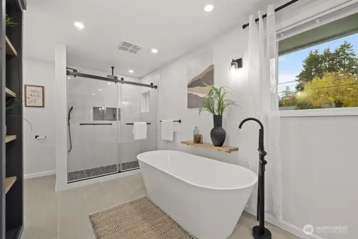 Check out that soaking tub!