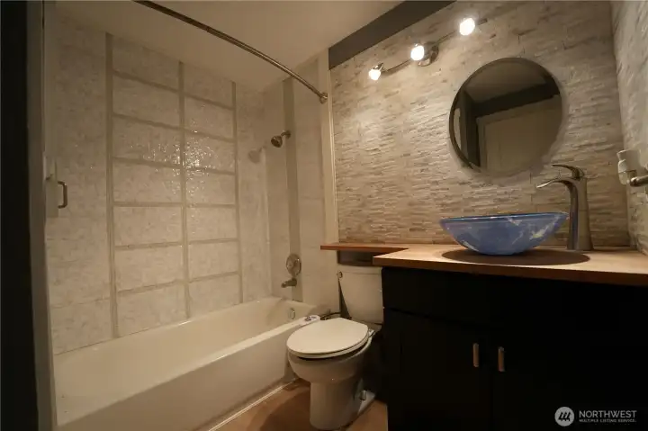 Main Floor Full Bath