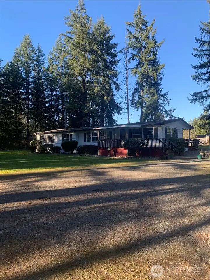 Spacious front porch w/territorial view~