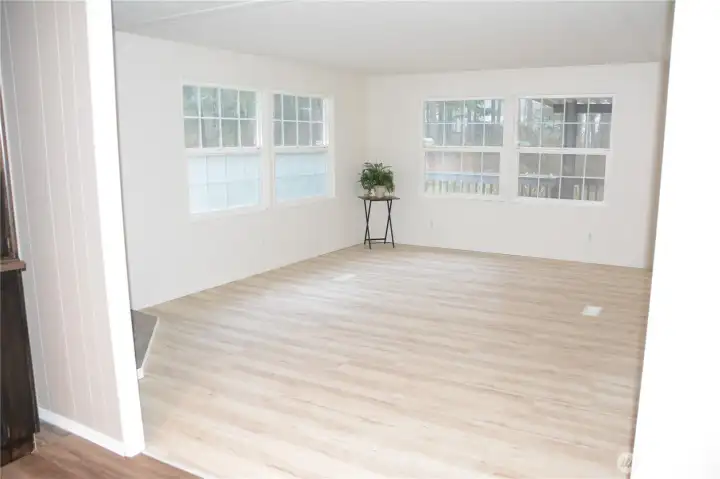 Light bright family room~