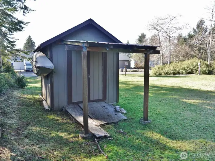 Permitted Shed to store your tools and toys.
