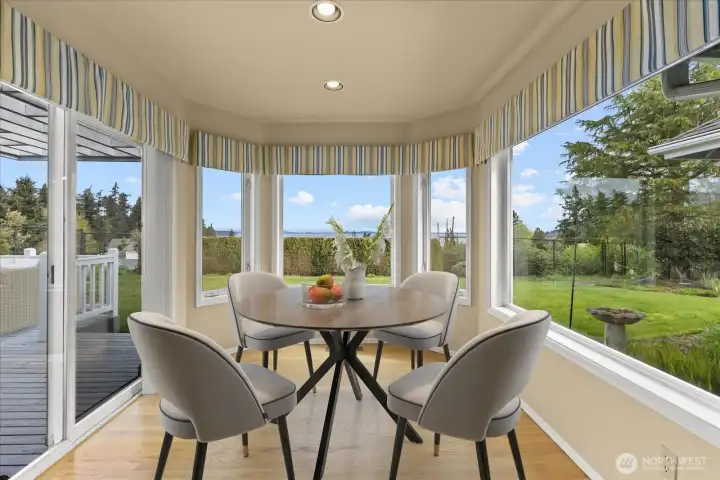 Light-filled breakfast nook just off the kitchen-Virtually Staged