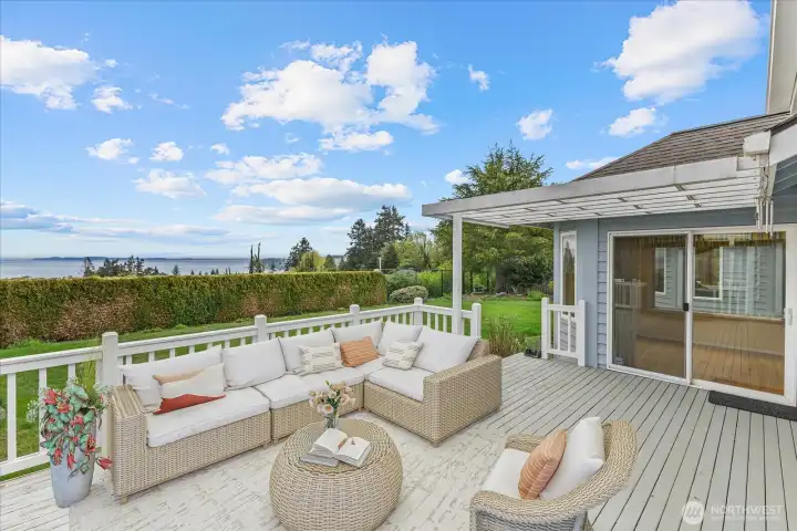 Outdoor living, made effortless-Virtually staged