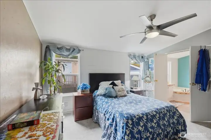 Large primary bedroom with ceiling fan, walk-in closet and 5-fixture bath.