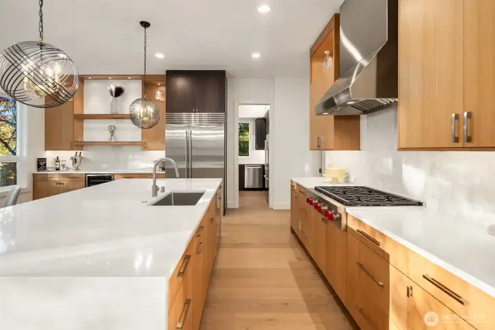 Grand, chefs kitchen.