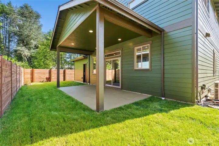 Fully fenced backyard is perfect for your pets to play while you grill and entertain! Fully fenced backyard is perfect for your pets to play while you grill and entertain!