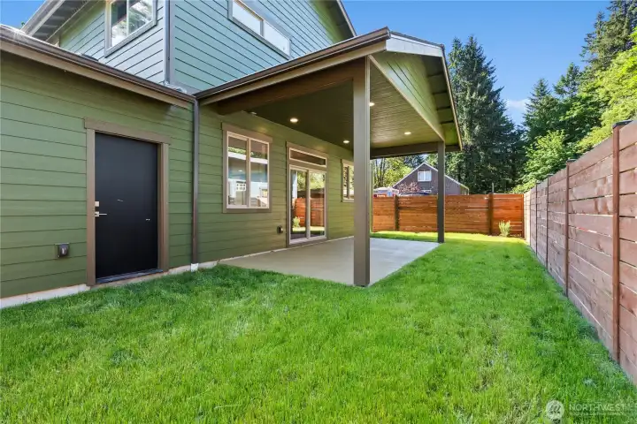 Door to the garage provides convenient access to the back yard Door to the garage provides convenient access to the back yard
