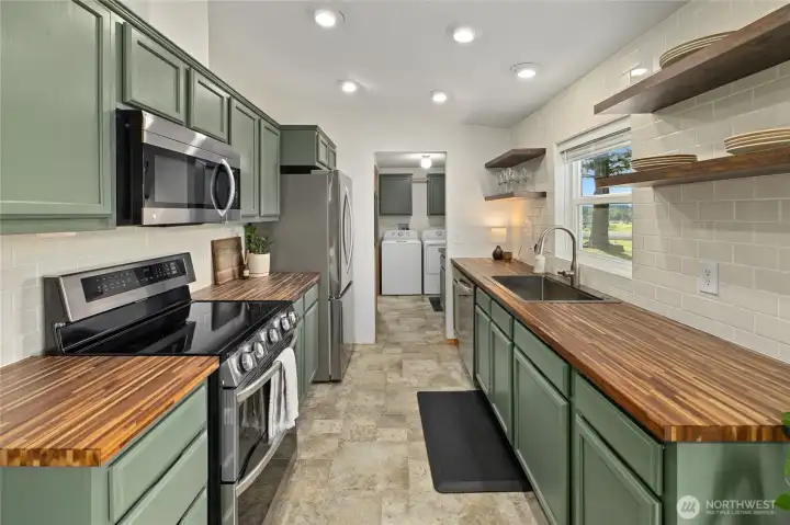 Nicely appointed kitchen with fresh paint and shelving. Nicely appointed kitchen with fresh paint and shelving.