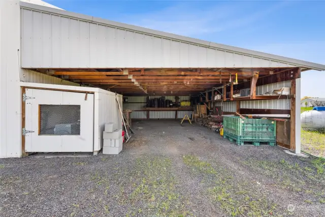 600 sf tractor shed with back-up generator