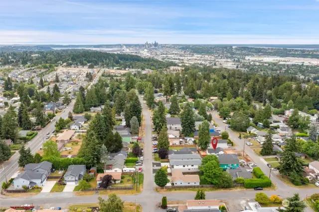 Lots of parking. Close to all that West Seattle has to offer and just a short distance to White Center eateries, Fauntleroy Ferry, Lincoln park. Short drive to Seattle and freeways.
