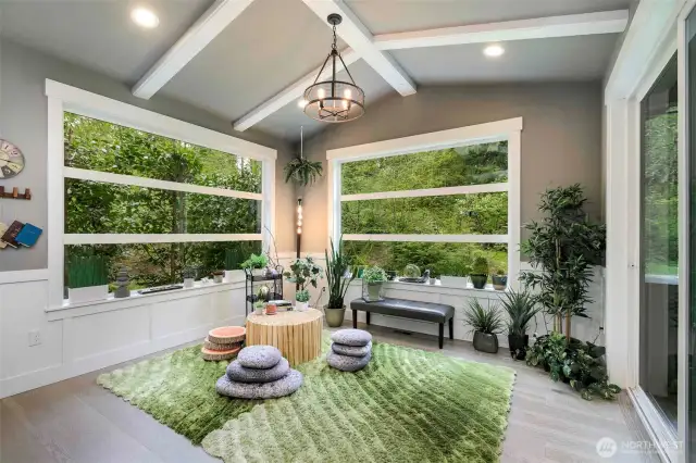 Breakfast nook or bonus room off kitchen.
