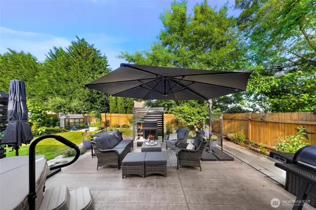 Outdoor oasis! Hot tub can stay