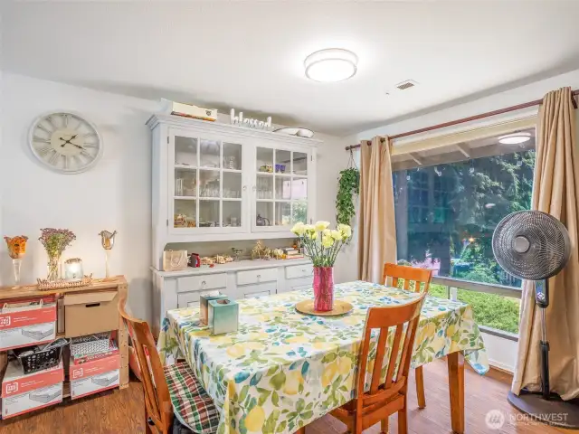 Eating space in kitchen