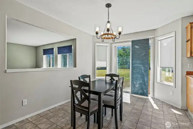 Dining Area with Back Slider