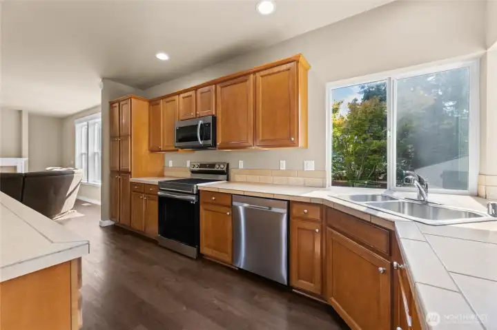 Extra wide space between perimeter kitchen and island, making it easy for multiple people to be in the kitchen at one time.