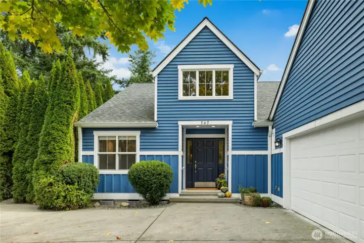 Classic cottage style all on one level with 3 bedrooms, 2 bathrooms -  built in 1998 by Dick Allen.