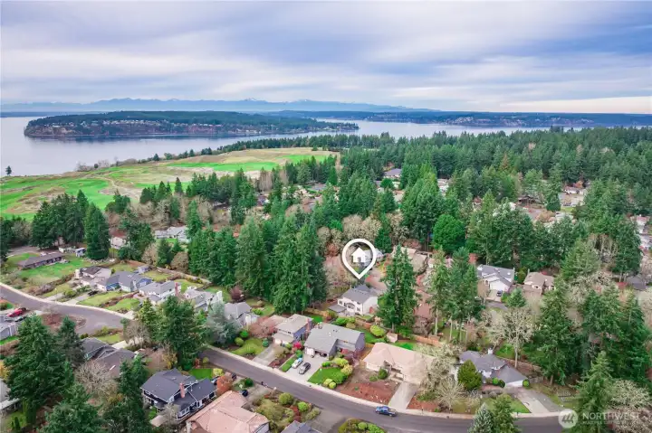 Look at the proximity to the Chambers Bay golf course with its parks, trails, off-leash dog park and beach access! The home is also close shopping, restaurants and award-winning University Place schools. Come see it today!