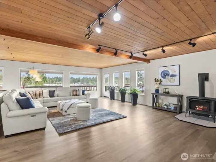 Welcome to Your Family or Living Room with Great Views of the Bremerton Yacht Club.