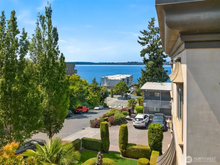 View from the deck towards the Lake - just one block away!