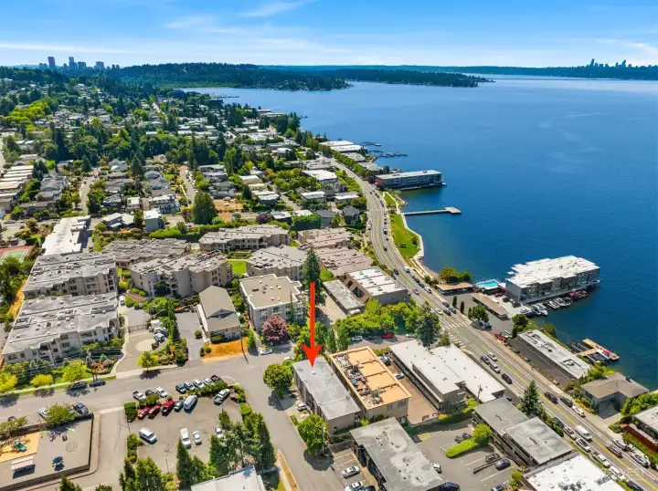 The lake just down the block, easy commutes to Seattle and Bellevue, and so much to explore just outside your door. An ideal combination of living in luxury in the heart of vibrant downtown Kirkland!