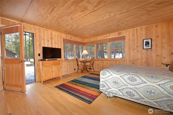 Deck door opens from living/bedroom