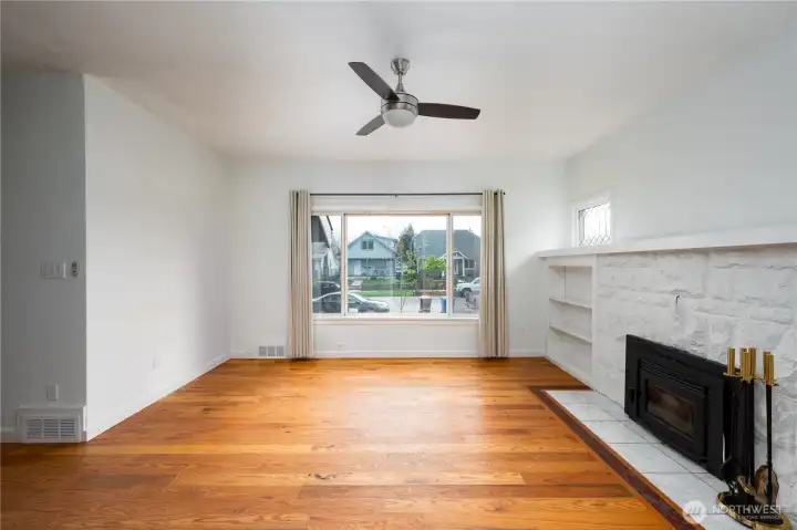 Huge front window with natural light and ceiling fan to move the air.