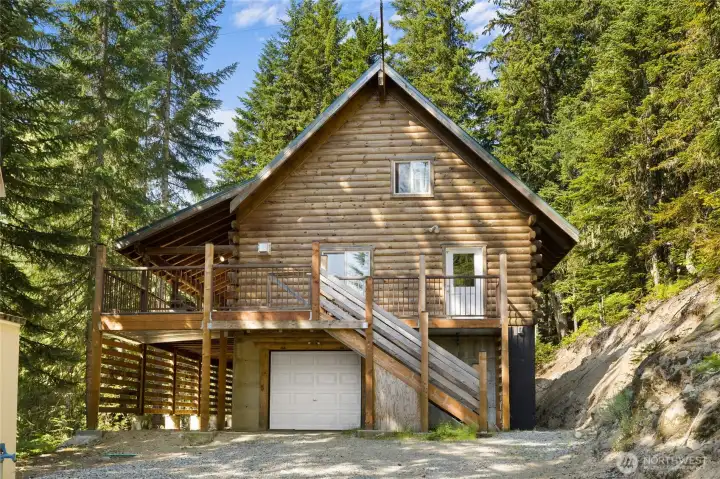 Welcome to 131 RR Spurs Easton, this off grid cabin gives you all the comforts and convivences of home. It is not different than having power but only better, you don't have to pay for it!