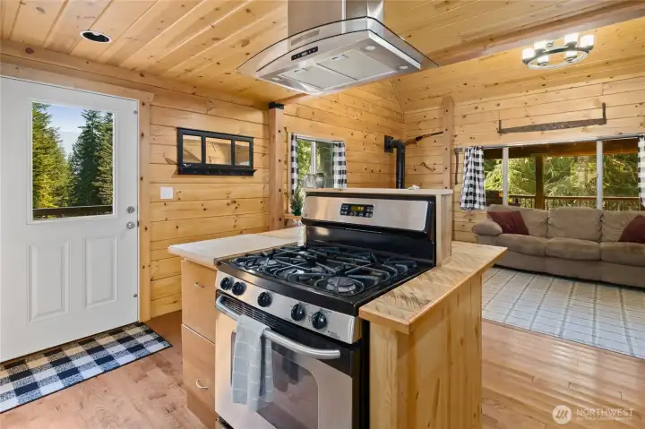 The open space concept allows the chef to be included with all those who gather around.