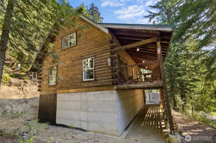 Rear of the cabin. Covered space for more toysl