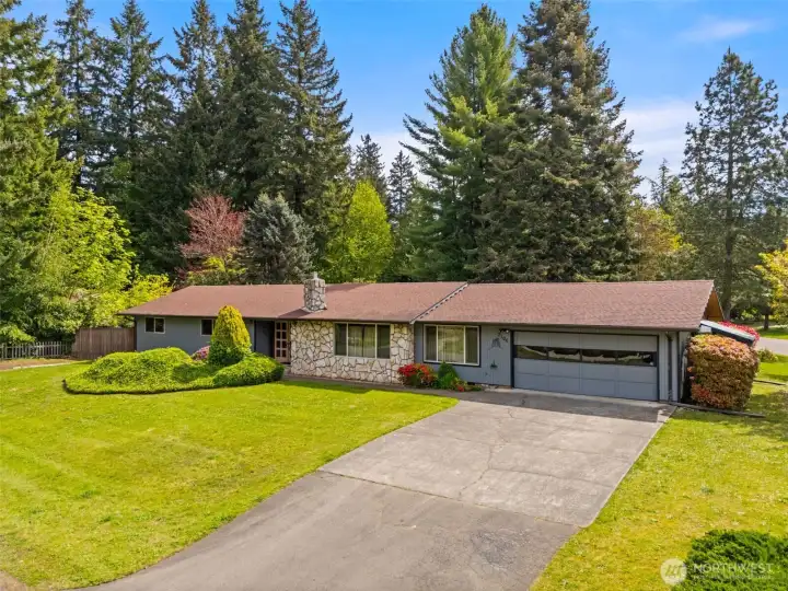 Lovely, Eastside, Vintage Rambler on large corner lot with over 1900 square feet!