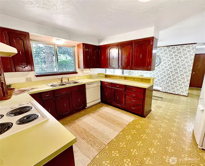 Another kitchen view...