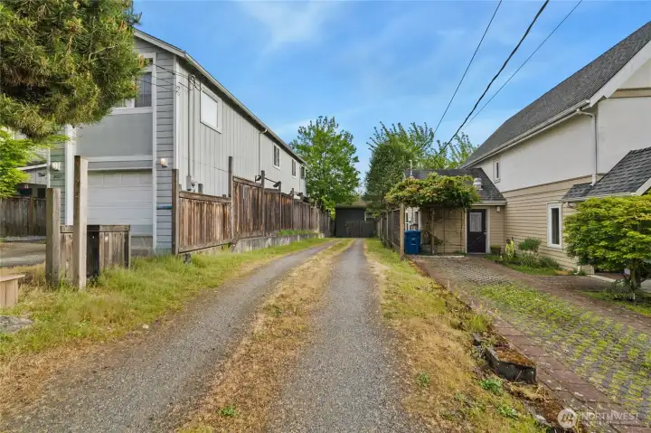 Long driveway (premium off street parking)