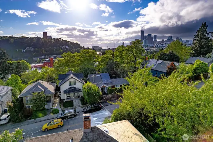 Select rooms on the upper levels capture westerly views of the Seattle city skyline and the Olympic Mountains