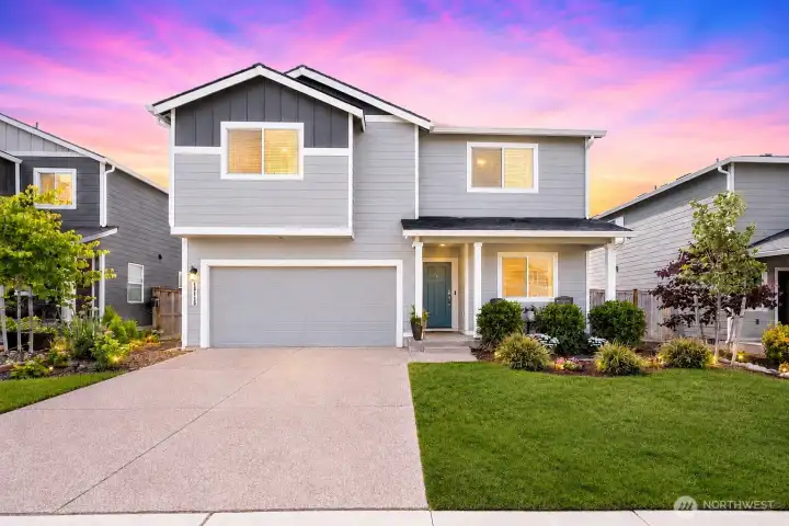 Beautiful home with 2 car garage Beautiful home with 2 car garage