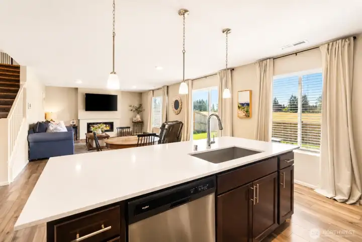 Sliding glass door to the back yard for easy access. Sliding glass door to the back yard for easy access.