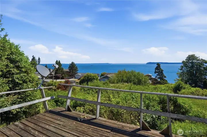 Unobstructed views of the Puget Sound/Oak Bay and the Cascades Mountains. Unobstructed views of the Puget Sound/Oak Bay and the Cascades Mountains.
